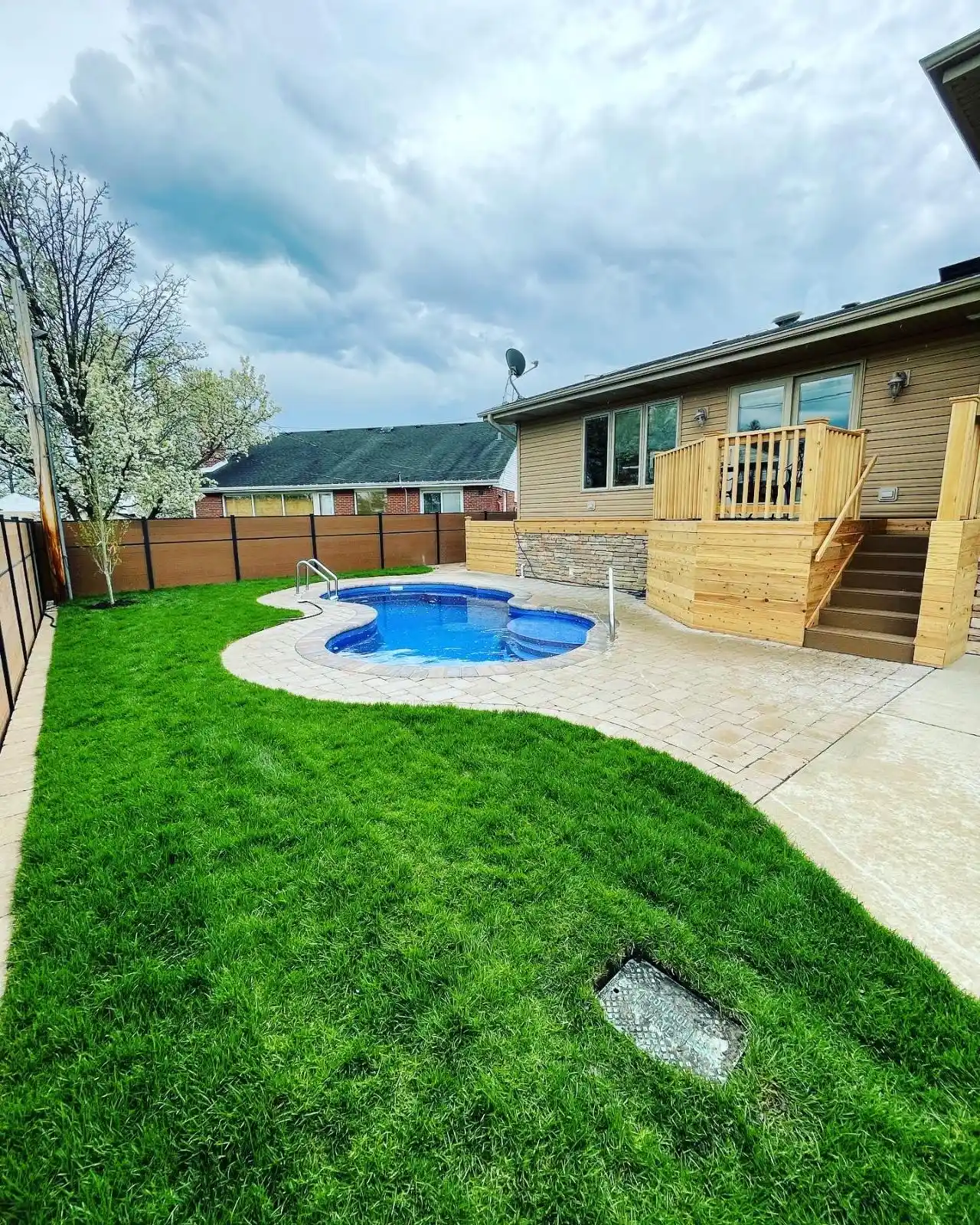 Davis St Project: Full Yard, Outdoor Living (photo 2 of 21)