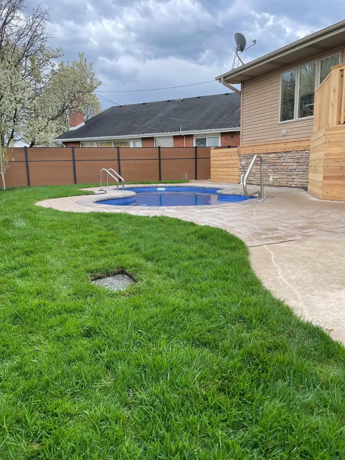 Davis St Project: Full Yard, Outdoor Living (photo 7 of 21)