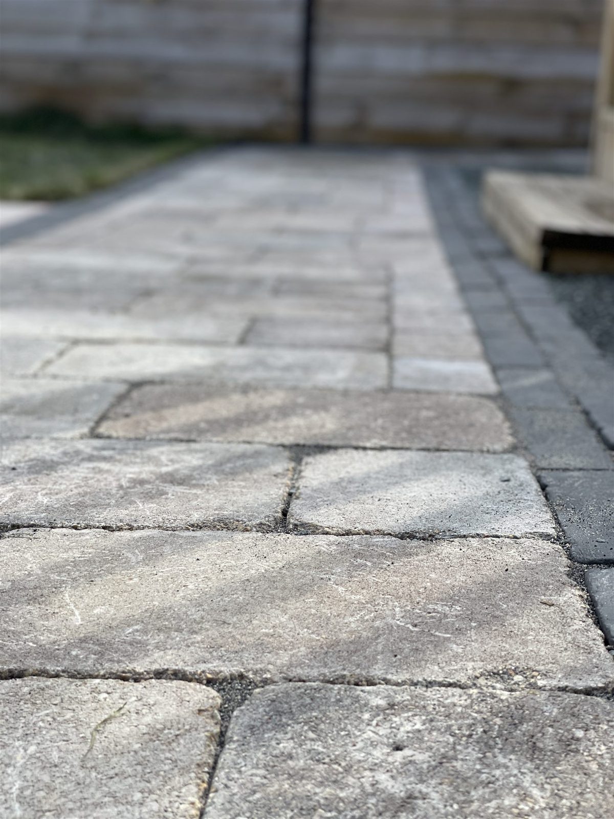 Paver walkway by Yuritzy Landscape